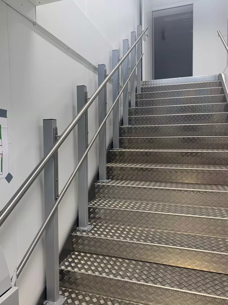 plateforme monte-escalier Corsier vue en bas