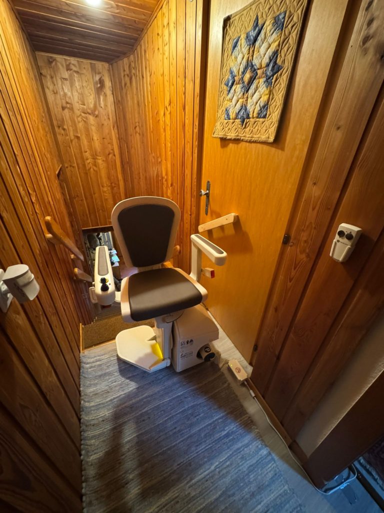 Lsm mobility | siège monte-escalier monorail