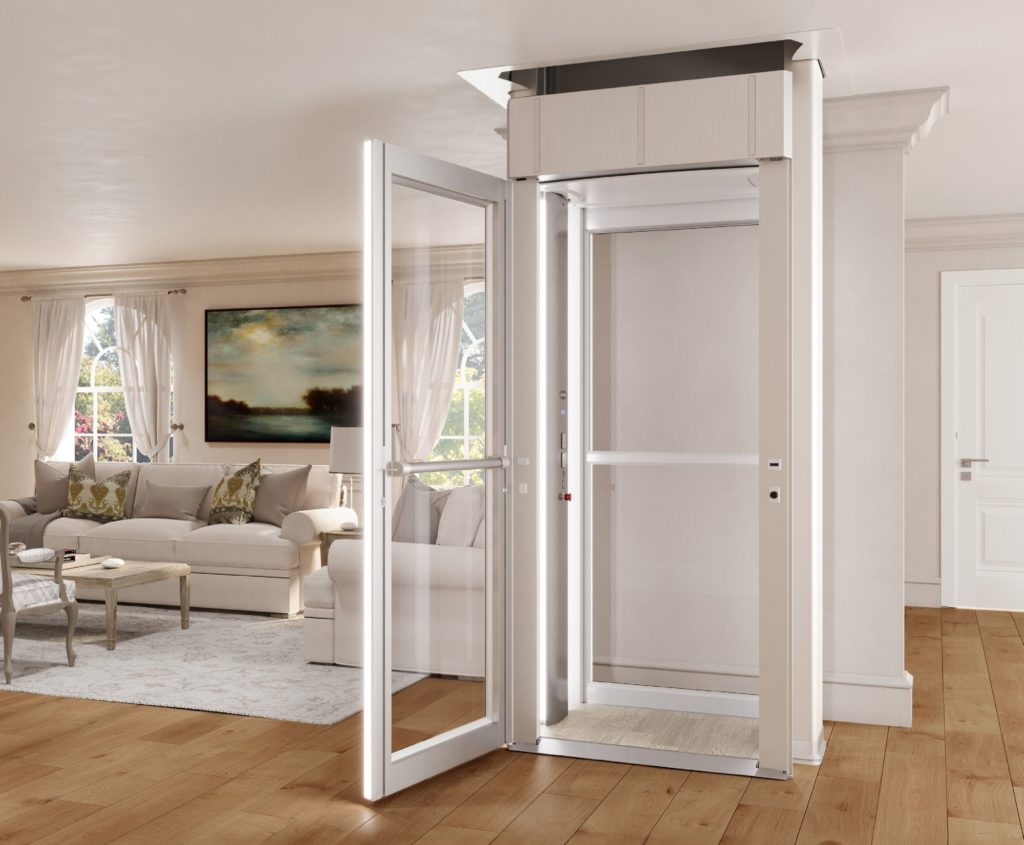 LSM Mobility Intérieur lumineux avec ascenseur résidentiel Savaria LUMA, porte ouverte sur un salon élégant. Design moderne et épuré, accent sur l'accessibilité et le confort domestique.